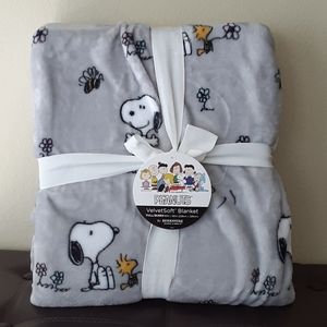 Snoopy peanuts Berkshire queen spring blanket